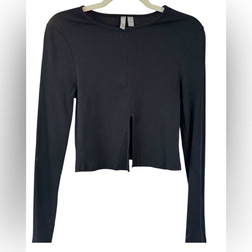 🖤〰️‎ ASOS Black Ribbed Long-Sleeve Crop Top with Center Front Slit 〰️🖤